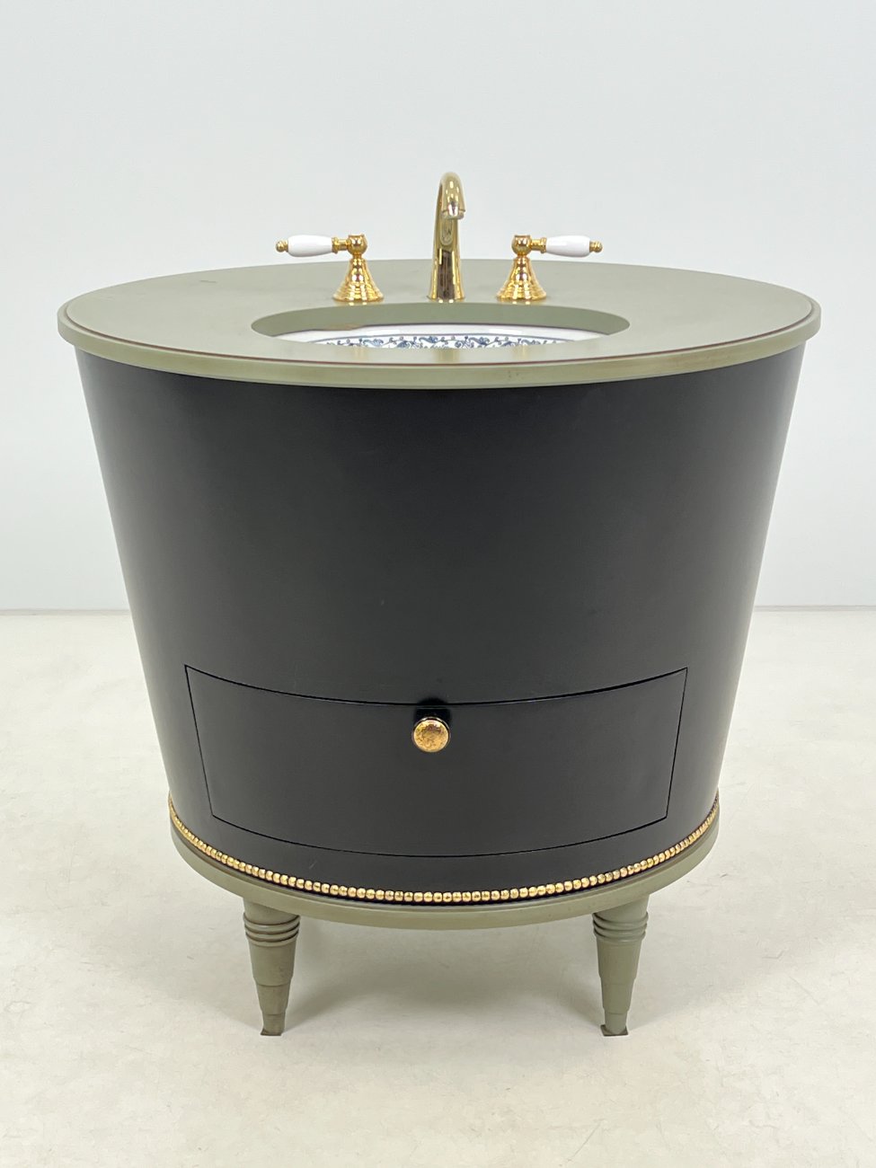 CY0289-spinteles-1 Apvali vonios spintelė su praustuvu ir maišytuvu 92x92x103,5 cm