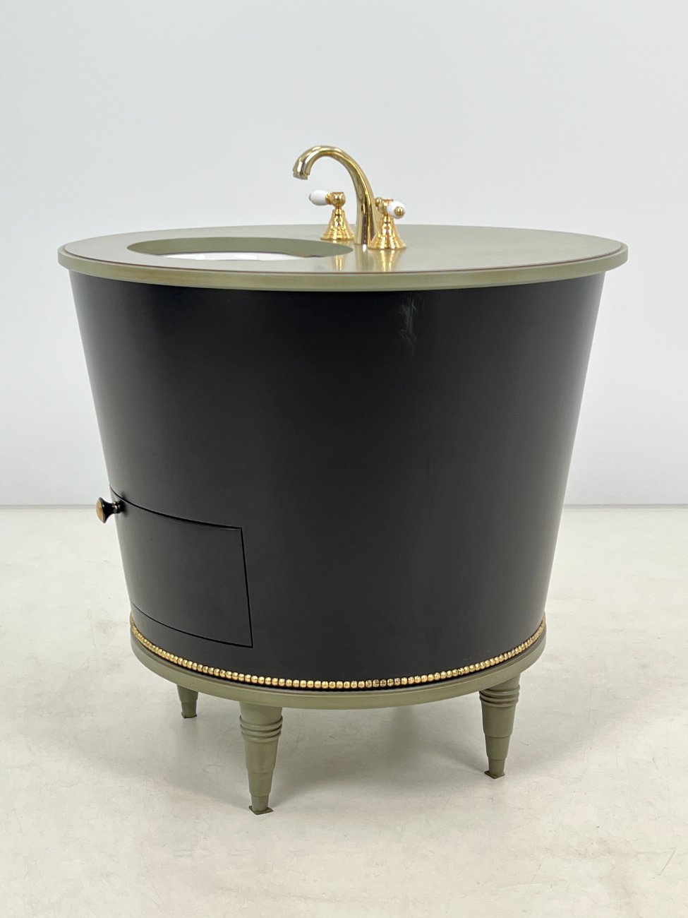 CY0289-spinteles-3 Apvali vonios spintelė su praustuvu ir maišytuvu 92x92x103,5 cm