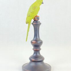 Polirezino statula “Žalia papūga ant stovo” 10x10x26 cm