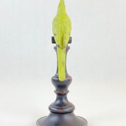 Polirezino statula “Žalia papūga ant stovo” 10x10x26 cm