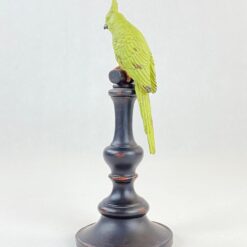 Polirezino statula “Žalia papūga ant stovo” 10x10x26 cm