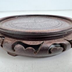 Rytietiška keramikinė vaza su raudonmedžio padėkliuku 20x20x50 cm