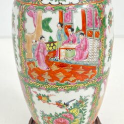 Rytietiška keramikinė vaza su raudonmedžio padėkliuku 20x20x50 cm