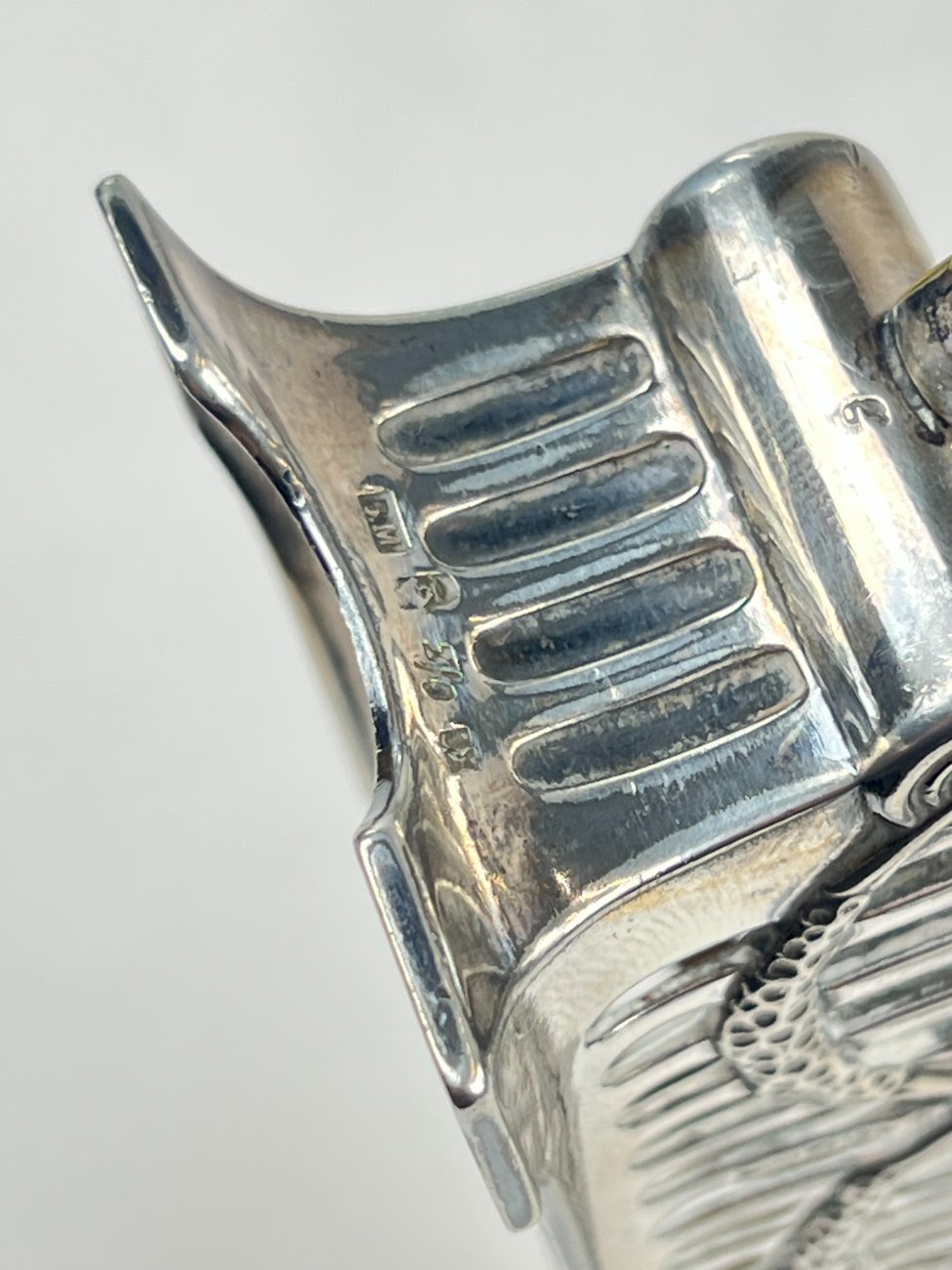 DL0343-stalo-reikmenys-24 Sidabruoto metalo stovo ir 6 vnt. kamščių komplektas 5x24x16,5 cm