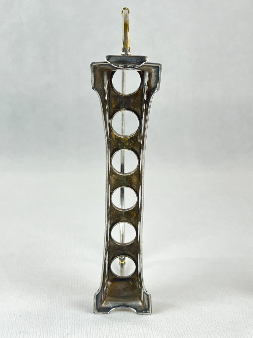 DL0343-stalo-reikmenys-9 Sidabruoto metalo stovo ir 6 vnt. kamščių komplektas 5x24x16,5 cm