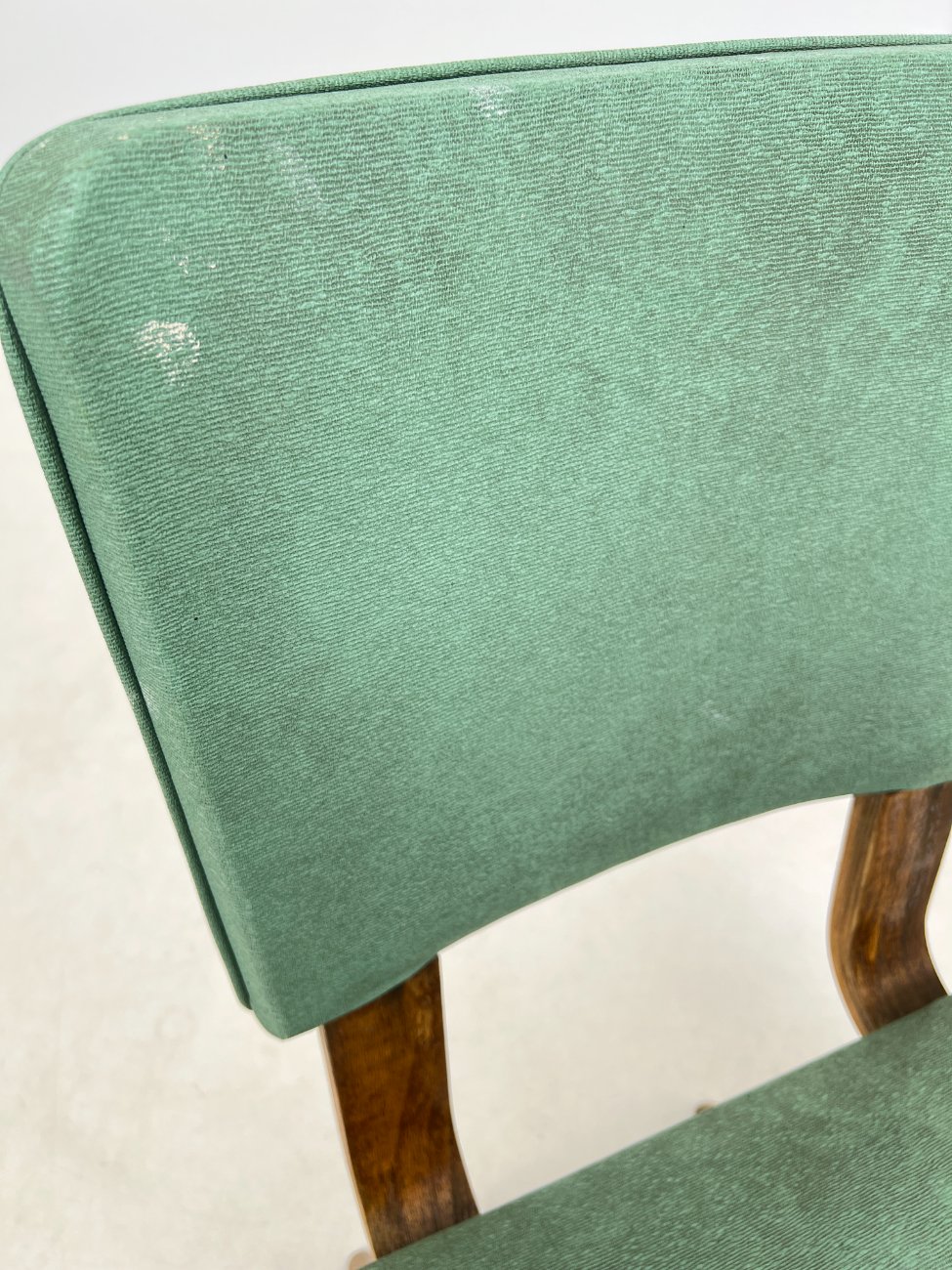 DL0360-kedes-11 Vintažinė medinė kėdė su dirbtine oda 51,5x42x81,5 cm, 45 cm