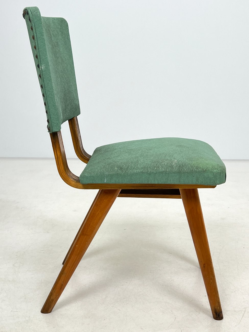 DL0360-kedes-3 Vintažinė medinė kėdė su dirbtine oda 51,5x42x81,5 cm, 45 cm