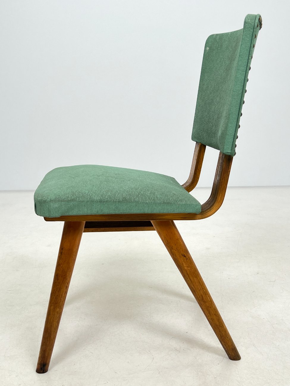 DL0360-kedes-4 Vintažinė medinė kėdė su dirbtine oda 51,5x42x81,5 cm, 45 cm