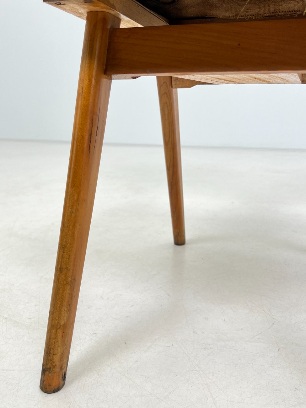 DL0360-kedes-6 Vintažinė medinė kėdė su dirbtine oda 51,5x42x81,5 cm, 45 cm