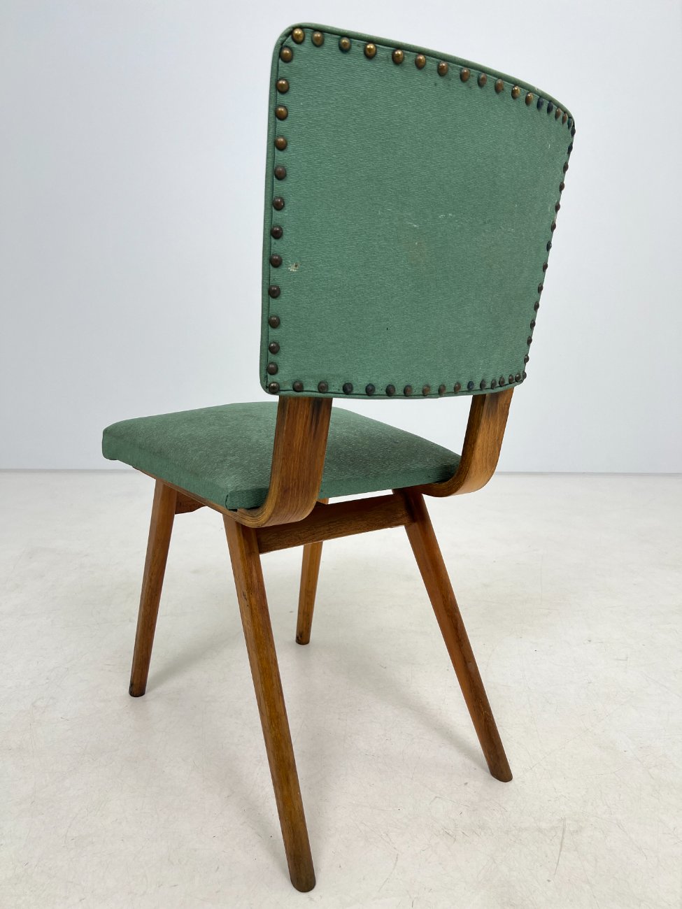 DL0360-kedes-8 Vintažinė medinė kėdė su dirbtine oda 51,5x42x81,5 cm, 45 cm