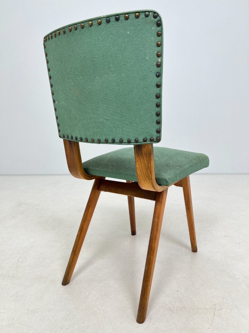 DL0360-kedes-9 Vintažinė medinė kėdė su dirbtine oda 51,5x42x81,5 cm, 45 cm