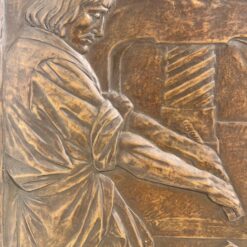 Bronzinis bareljefas ant ąžuolinio postamento 13,5x63x59,5 cm