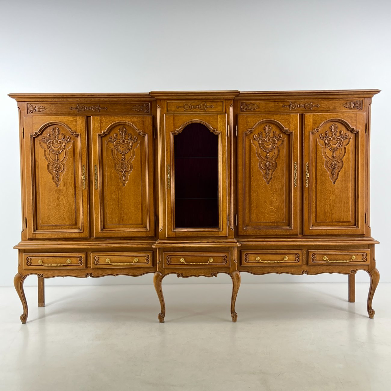 DM0010-komodos-0 Ilga ąžuolinė penkių durų ir penkių stalčių komoda 58x253x158 cm