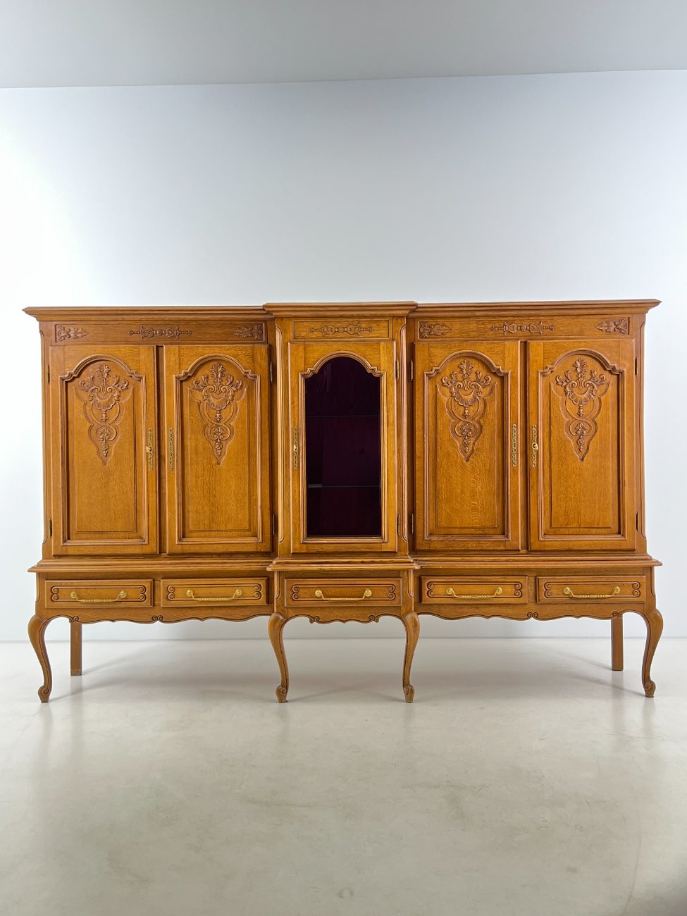 DM0010-komodos-1 Ilga ąžuolinė penkių durų ir penkių stalčių komoda 58x253x158 cm