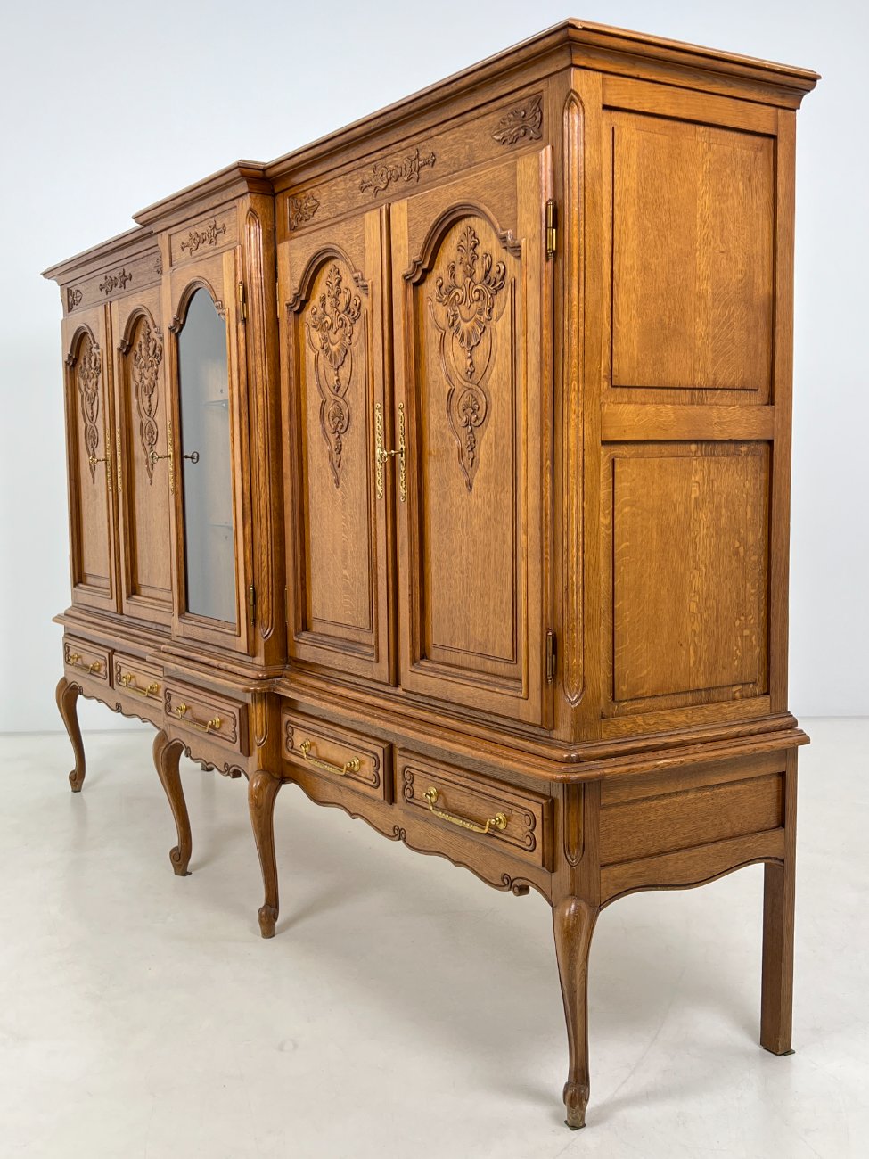 DM0010-komodos-4 Ilga ąžuolinė penkių durų ir penkių stalčių komoda 58x253x158 cm