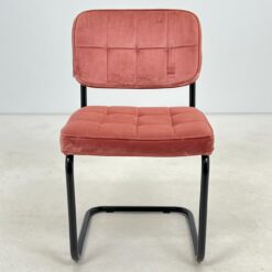 Moderni juodo metalinio rėmo kėdė su rožiniu veliūru 58x50x84 cm, 48 cm