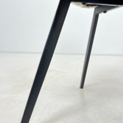 Modernus juodo metalinio rėmo krėslas su veliūru 60x59x86 cm, 50 cm