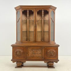 Ąžuolinis bufetas 48x137x176 cm