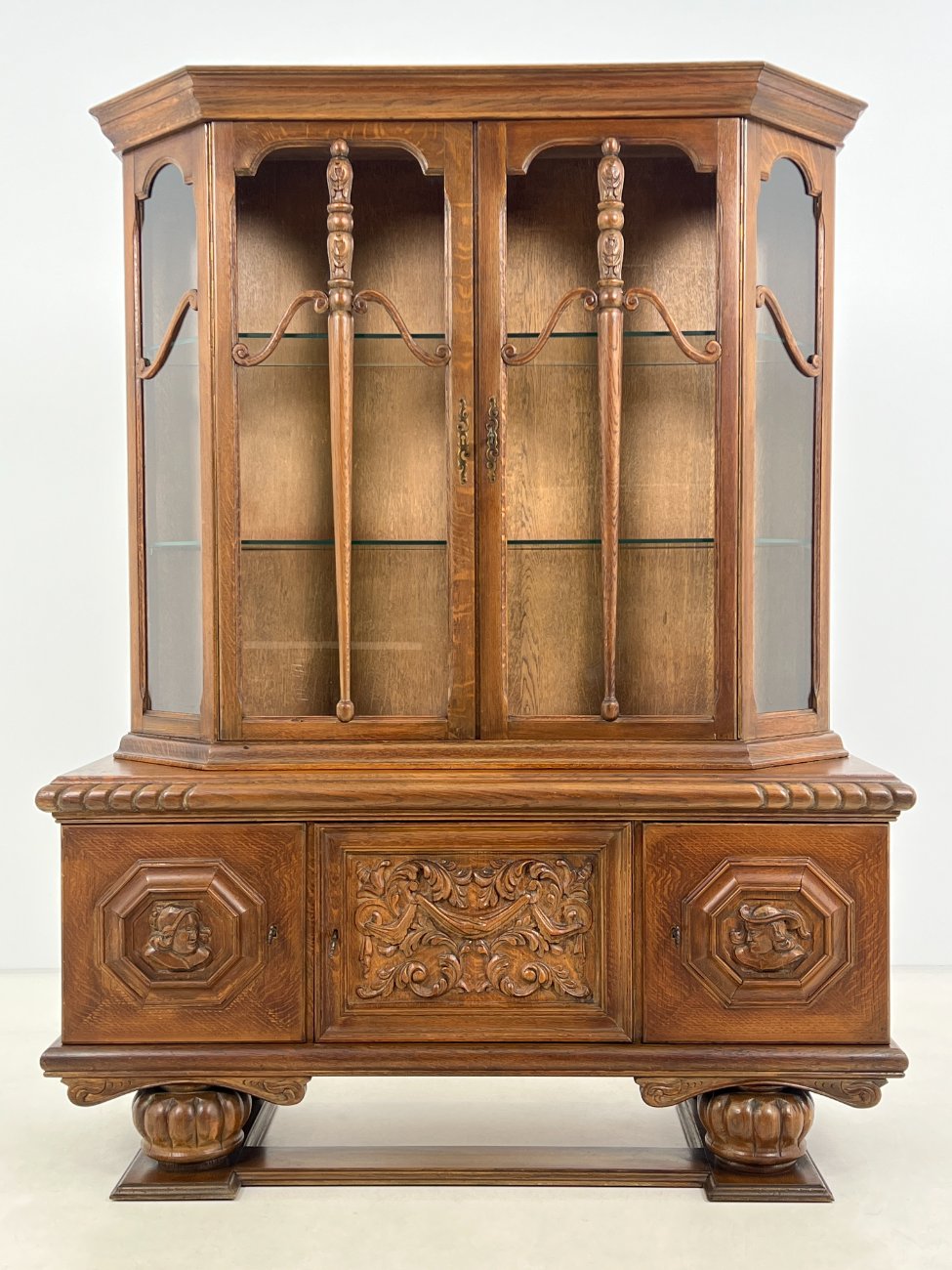 DM0020-bufetai-1 Ąžuolinis bufetas 48x137x176 cm