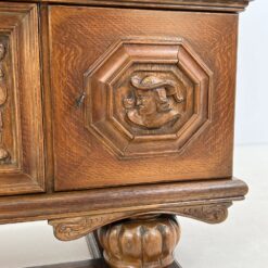 Ąžuolinis bufetas 48x137x176 cm