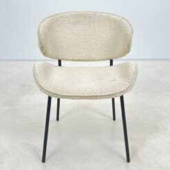 Juodo metalinio rėmo kėdė su šviesiu teddy tipo gobelenu 60x54x79 cm, 45 cm