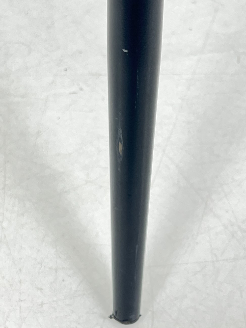 DM0024-valgomojo-kreslai-10 Modernus juodo metalinio rėmo krėslas su veliūru 55x57x78 cm, 48,5 cm