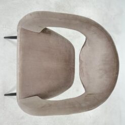 Modernus juodo metalinio rėmo krėslas su veliūru 55x57x78 cm, 48,5 cm