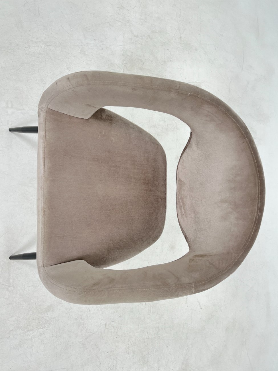 DM0024-valgomojo-kreslai-5 Modernus juodo metalinio rėmo krėslas su veliūru 55x57x78 cm, 48,5 cm