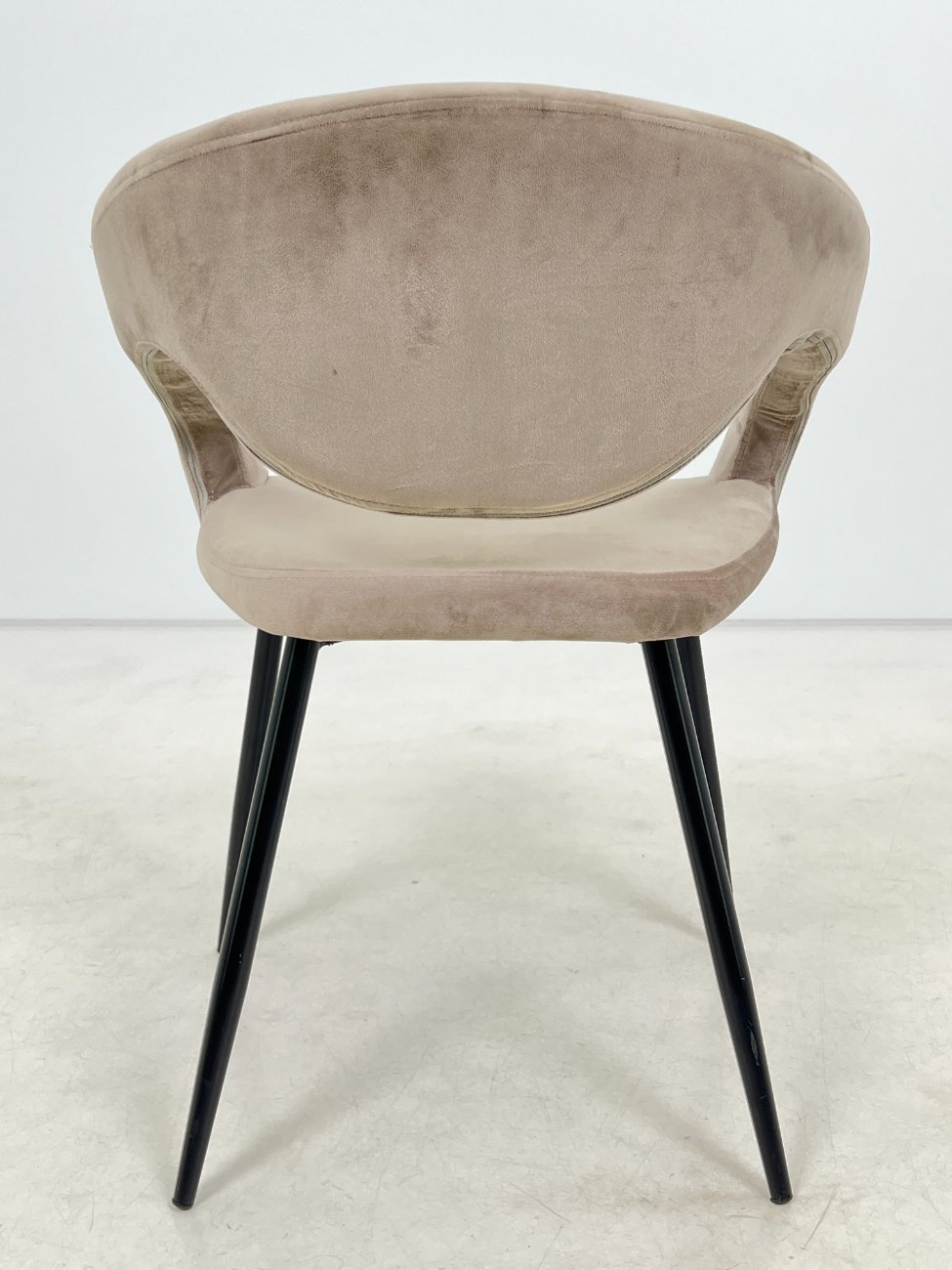 DM0024-valgomojo-kreslai-7 Modernus juodo metalinio rėmo krėslas su veliūru 55x57x78 cm, 48,5 cm