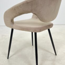 Modernus juodo metalinio rėmo krėslas su veliūru 55x57x78 cm, 48,5 cm