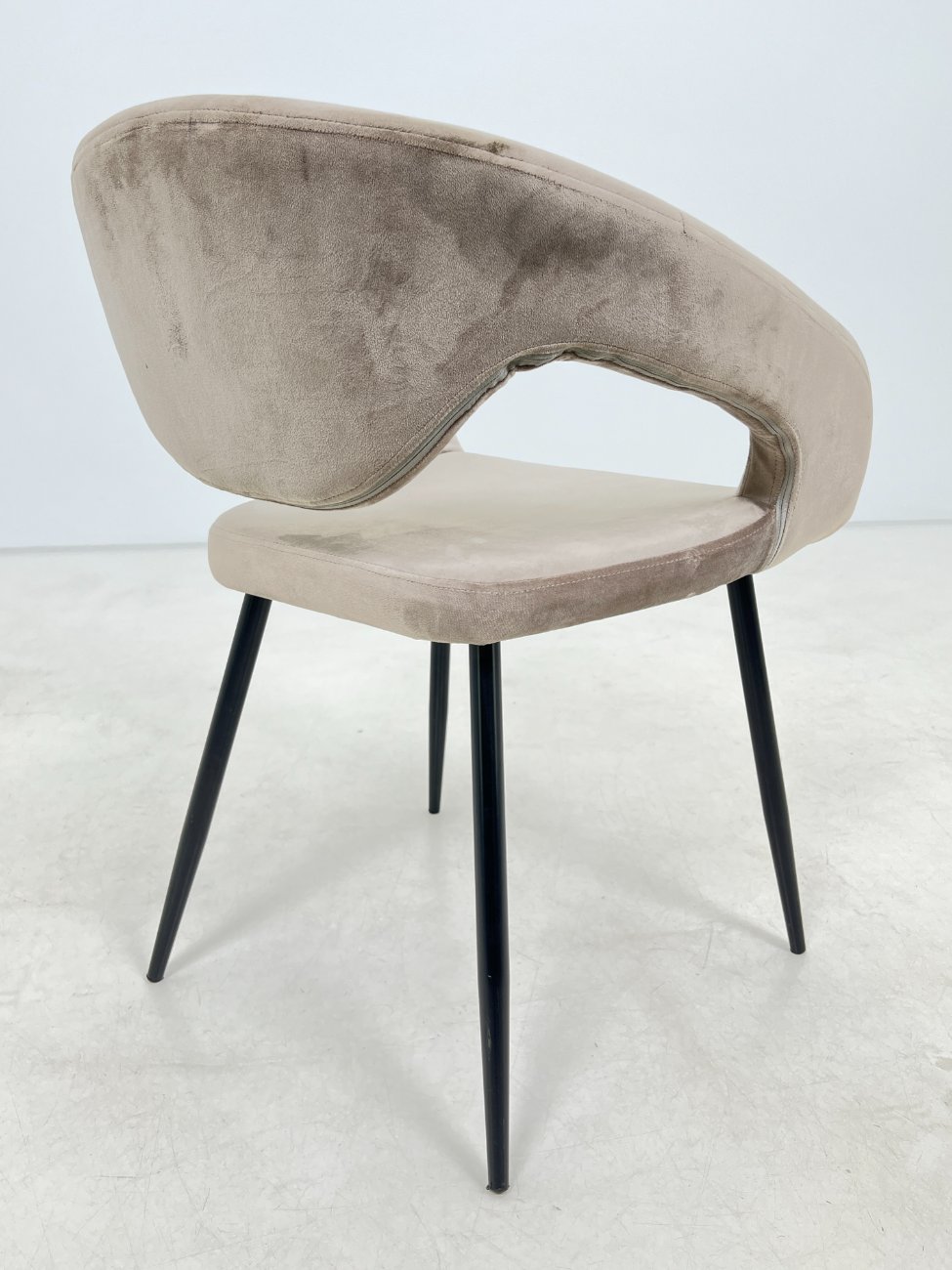 DM0024-valgomojo-kreslai-9 Modernus juodo metalinio rėmo krėslas su veliūru 55x57x78 cm, 48,5 cm