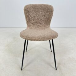 Juodo metalinio rėmo kėdė su šviesiu teddy tipo gobelenu 55x48x82 cm, 48 cm