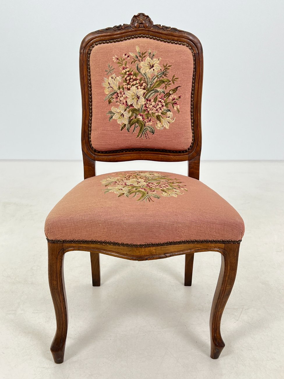 DM0029-kedes-1 Ąžuolinio rėmo kėdė su austu gėlių raštų gobelenu 45x48x89 cm, 47 cm