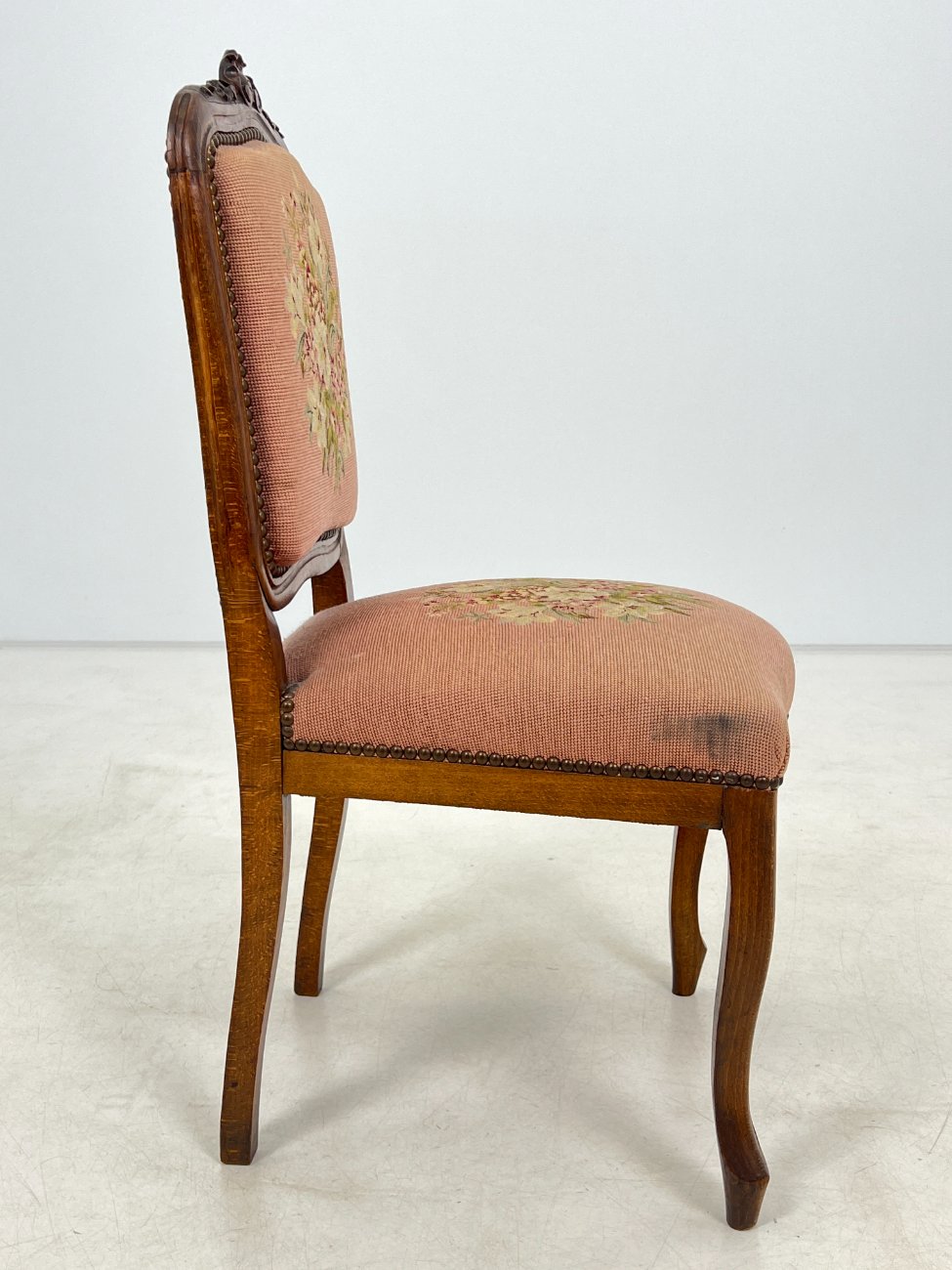 DM0029-kedes-3 Ąžuolinio rėmo kėdė su austu gėlių raštų gobelenu 45x48x89 cm, 47 cm