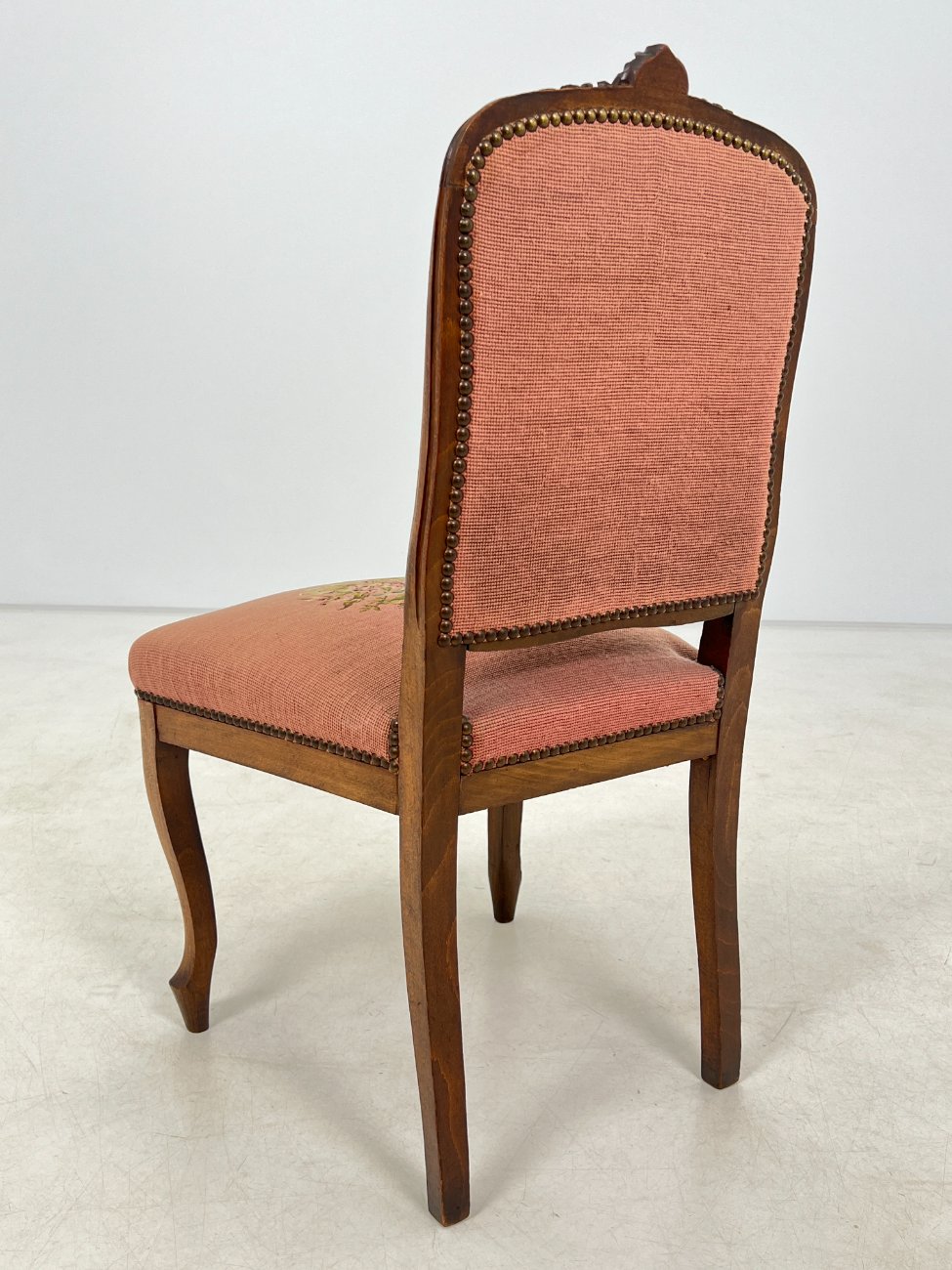 DM0029-kedes-8 Ąžuolinio rėmo kėdė su austu gėlių raštų gobelenu 45x48x89 cm, 47 cm