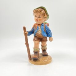 Porcelianinė berniuko statula "Žygeivis" 14x11x23 cm
