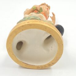 Porcelianinė statula “Mergaitė su gėlėmis” 12x13x22 cm