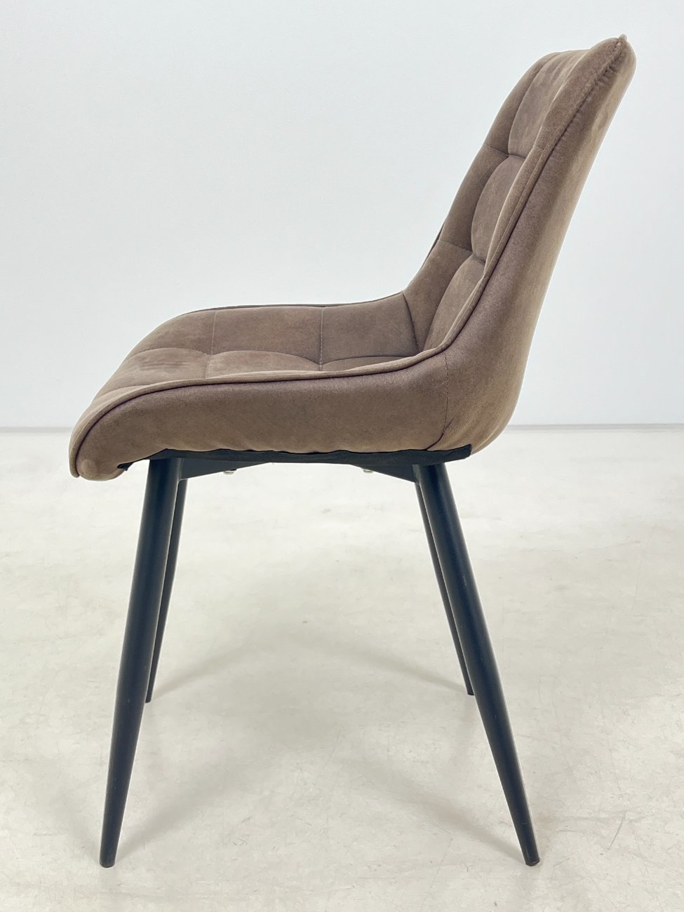 DM0046-kedes-4 Moderni juodo metalinio rėmo kėdė su dirbtine zomša 58x54x86 cm, 49 cm