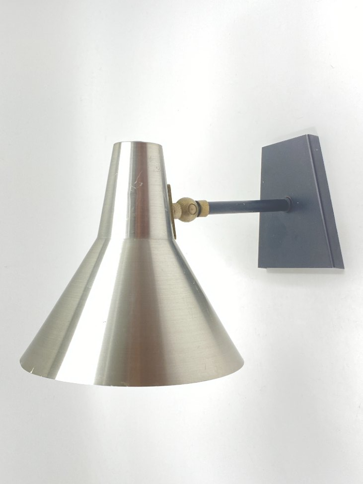 DM0055-sieniniai-sviestuvai-2 Metalinis reguliuojamas “Anvia” sieninis šviestuvas 19(+8)x16x14(+7) cm