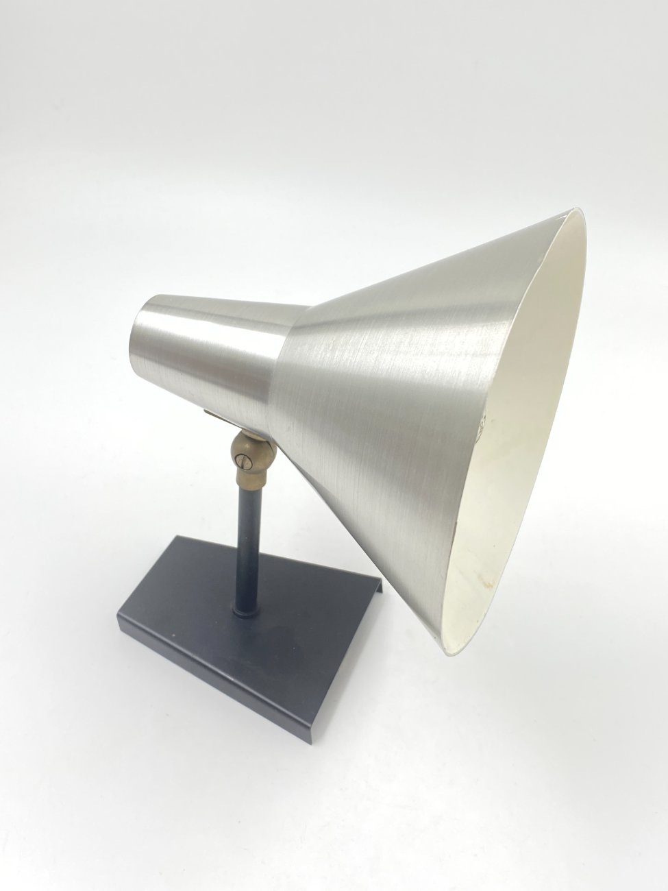 DM0055-sieniniai-sviestuvai-4 Metalinis reguliuojamas “Anvia” sieninis šviestuvas 19(+8)x16x14(+7) cm