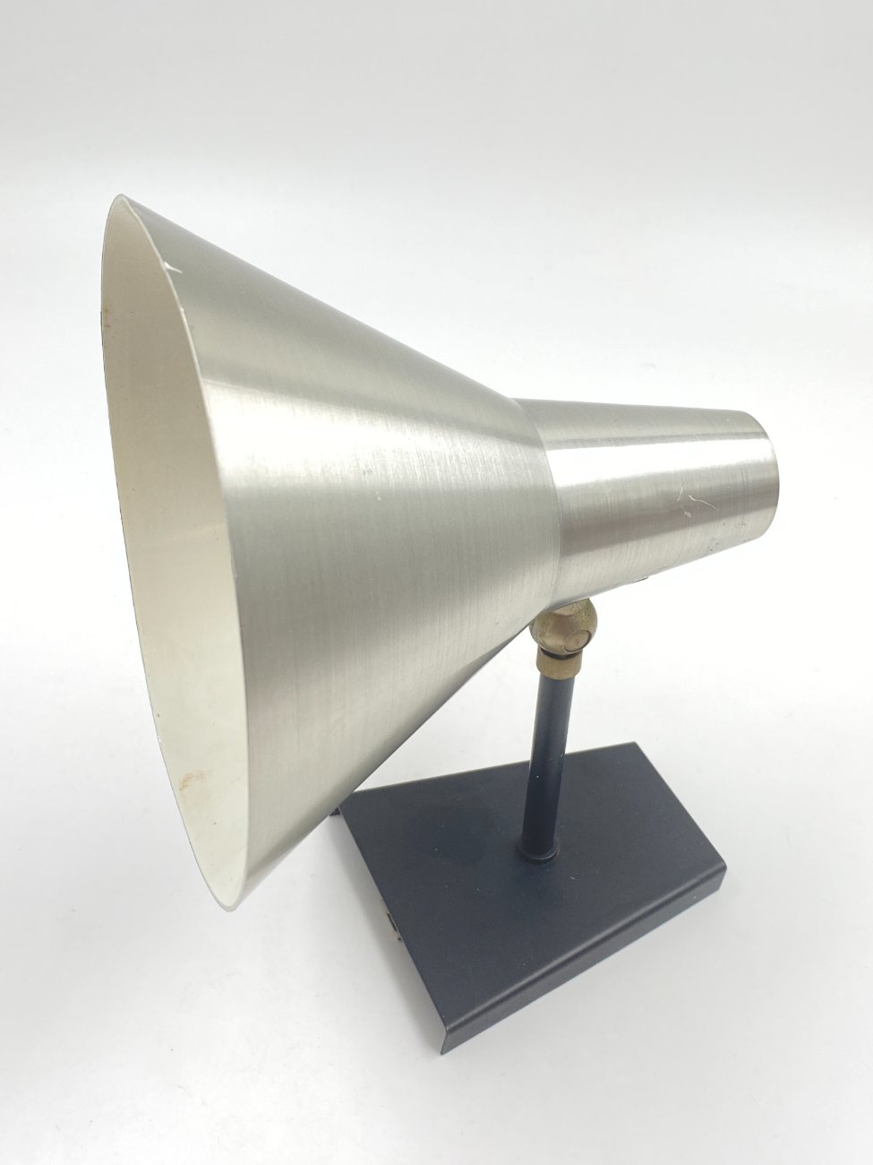 DM0055-sieniniai-sviestuvai-5 Metalinis reguliuojamas “Anvia” sieninis šviestuvas 19(+8)x16x14(+7) cm