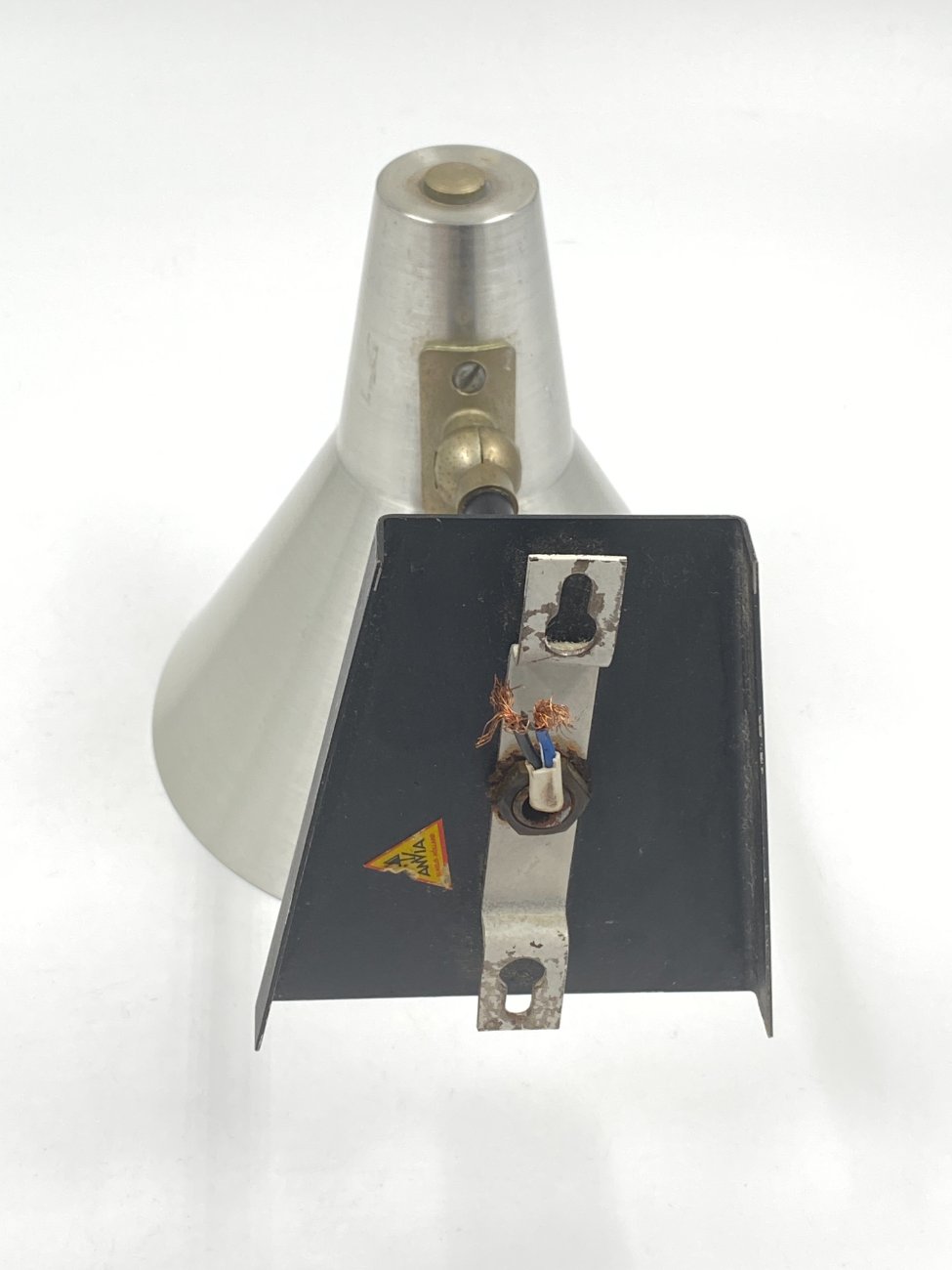 DM0055-sieniniai-sviestuvai-7 Metalinis reguliuojamas “Anvia” sieninis šviestuvas 19(+8)x16x14(+7) cm