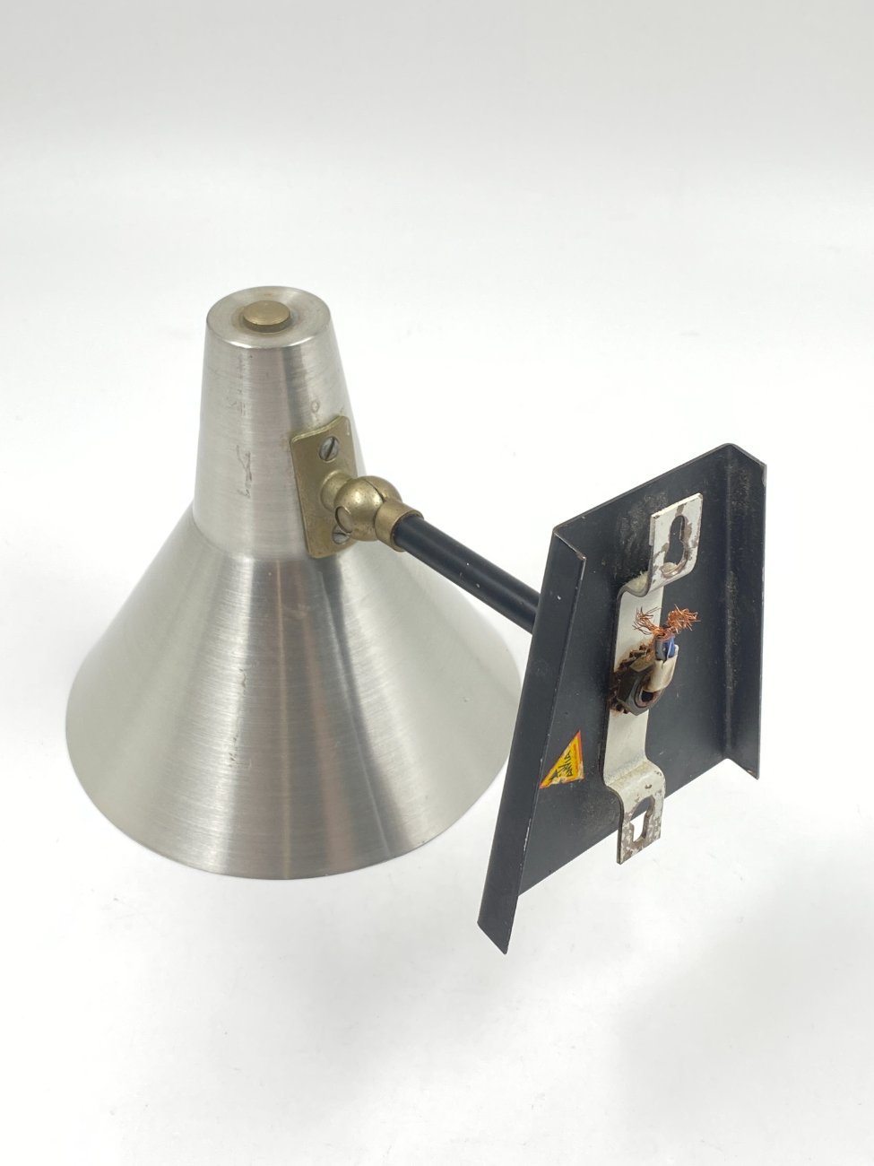 DM0055-sieniniai-sviestuvai-8 Metalinis reguliuojamas “Anvia” sieninis šviestuvas 19(+8)x16x14(+7) cm