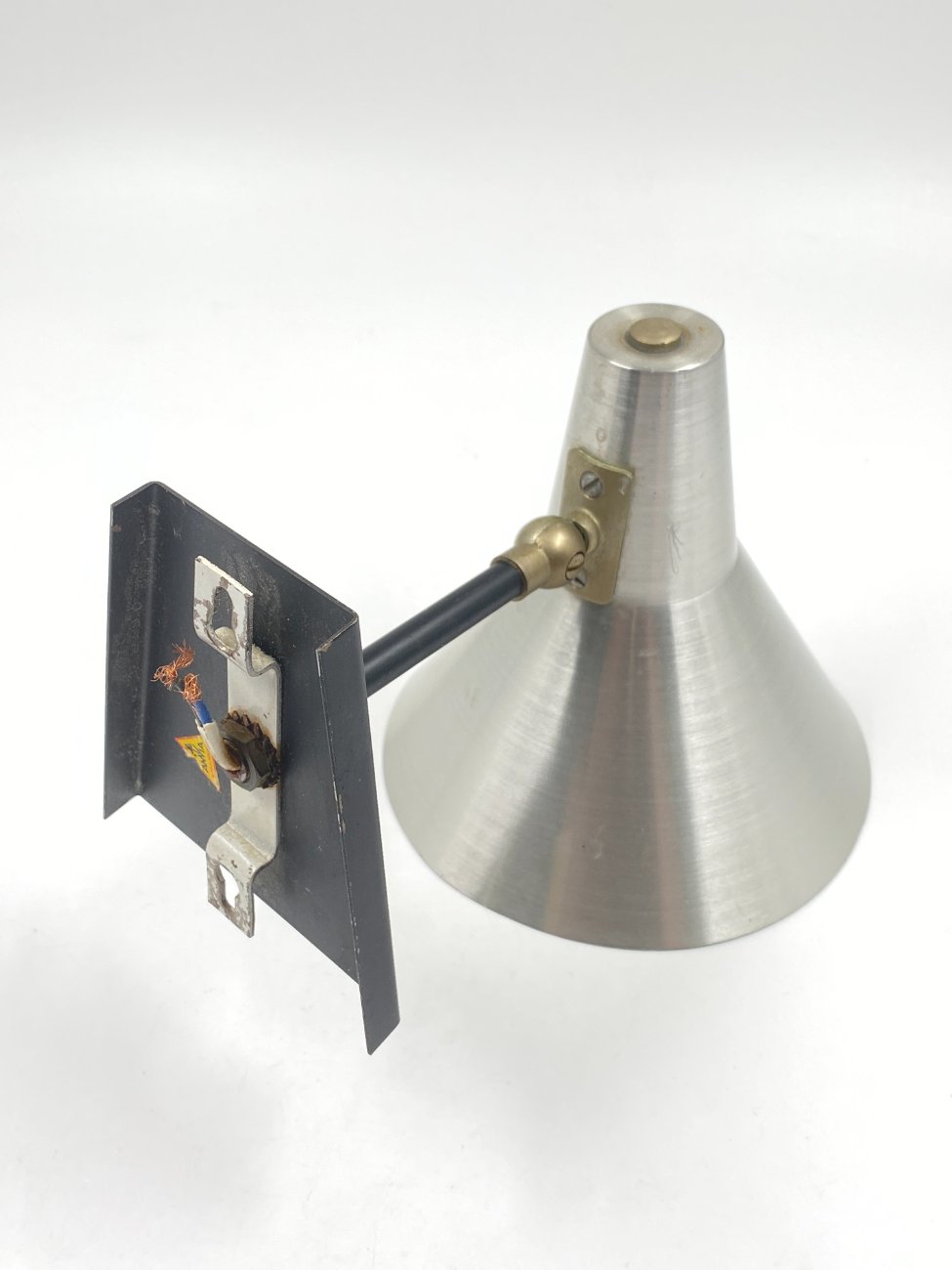 DM0055-sieniniai-sviestuvai-9 Metalinis reguliuojamas “Anvia” sieninis šviestuvas 19(+8)x16x14(+7) cm