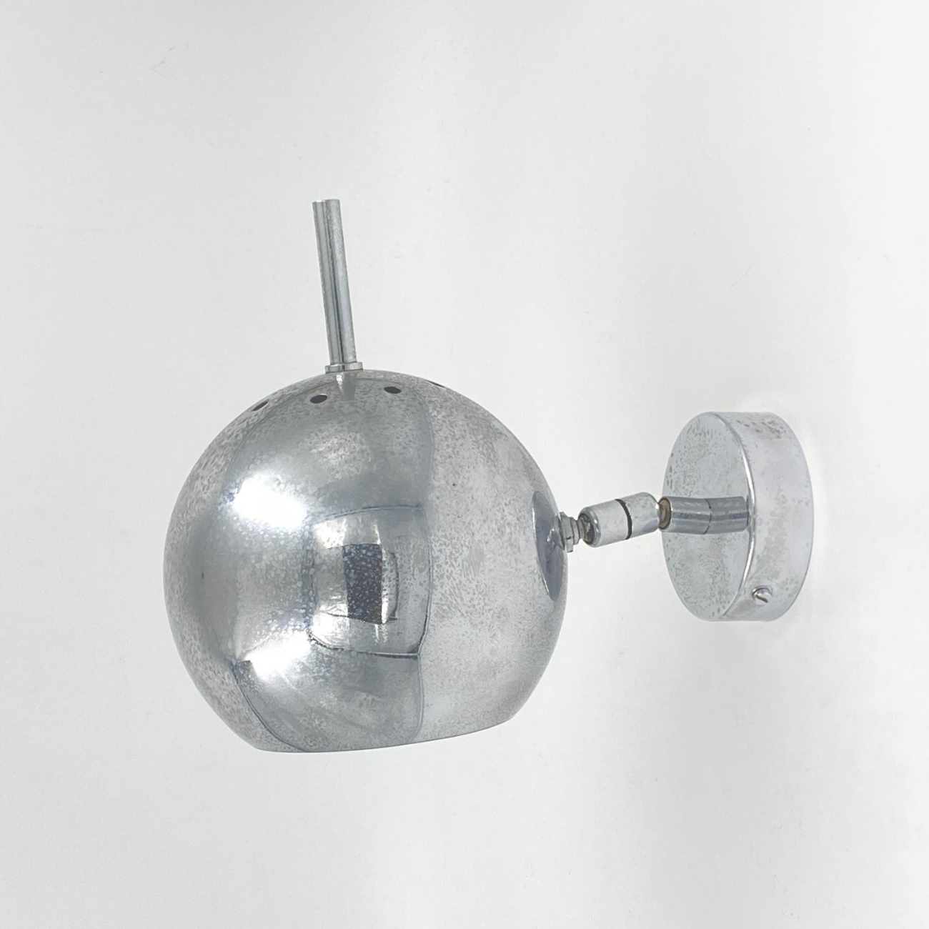 DM0057-sieniniai-sviestuvai-1 Vintažinis chromuotas reguliuojamas sieninis šviestuvas 24×15(+6)x21 cm