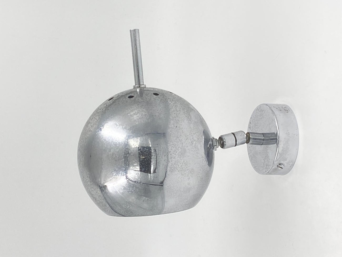 DM0057-sieniniai-sviestuvai-2 Vintažinis chromuotas reguliuojamas sieninis šviestuvas 24×15(+6)x21 cm