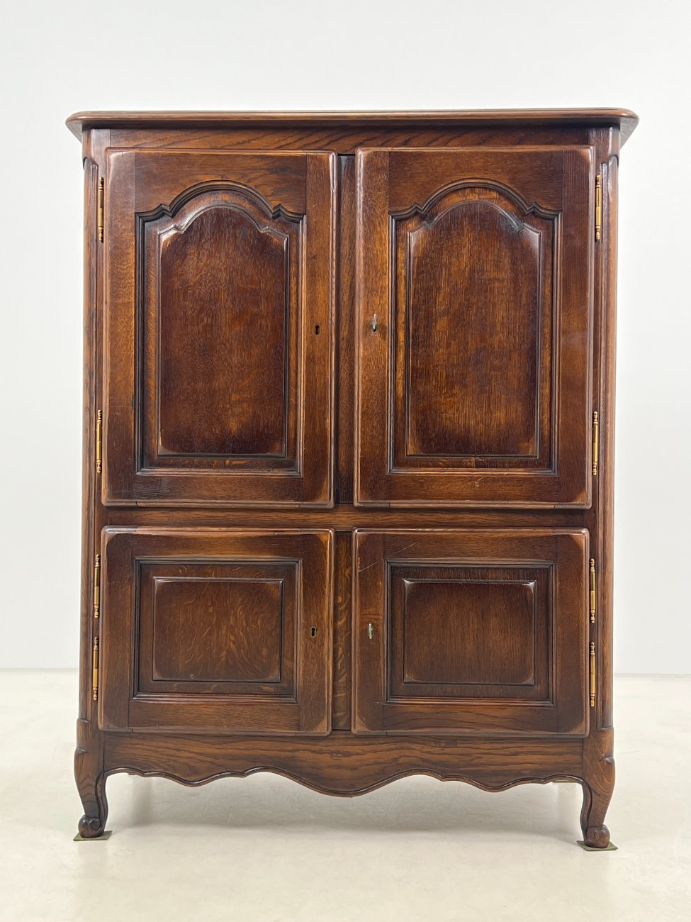 DM0066-komodos-1 Ąžuolo masyvo keturių durų komoda 51x100x126 cm