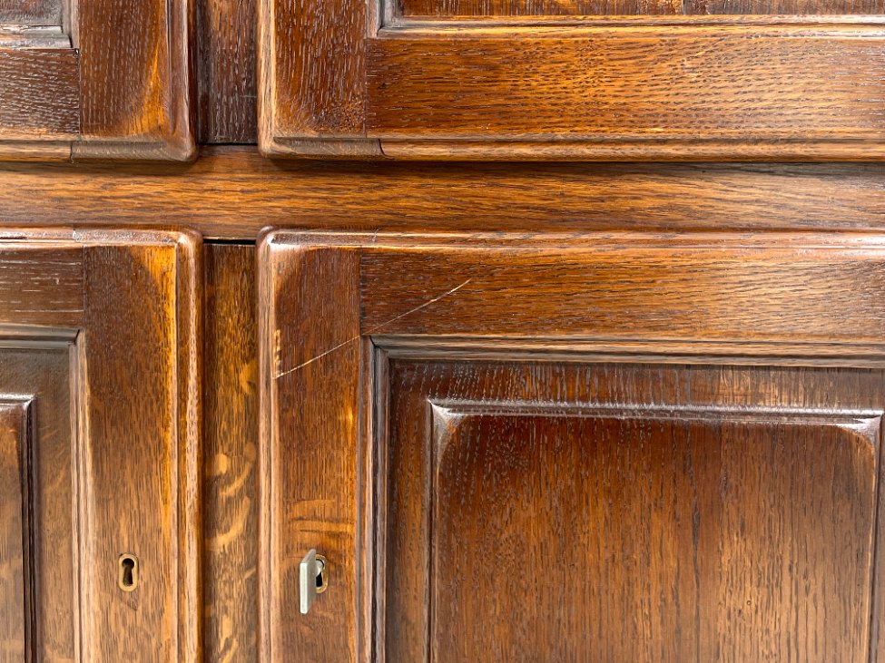 DM0066-komodos-11 Ąžuolo masyvo keturių durų komoda 51x100x126 cm