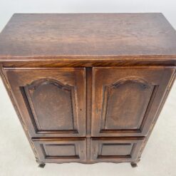 Ąžuolo masyvo keturių durų komoda 51x100x126 cm