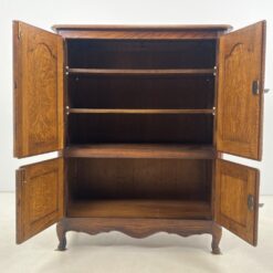 Ąžuolo masyvo keturių durų komoda 51x100x126 cm